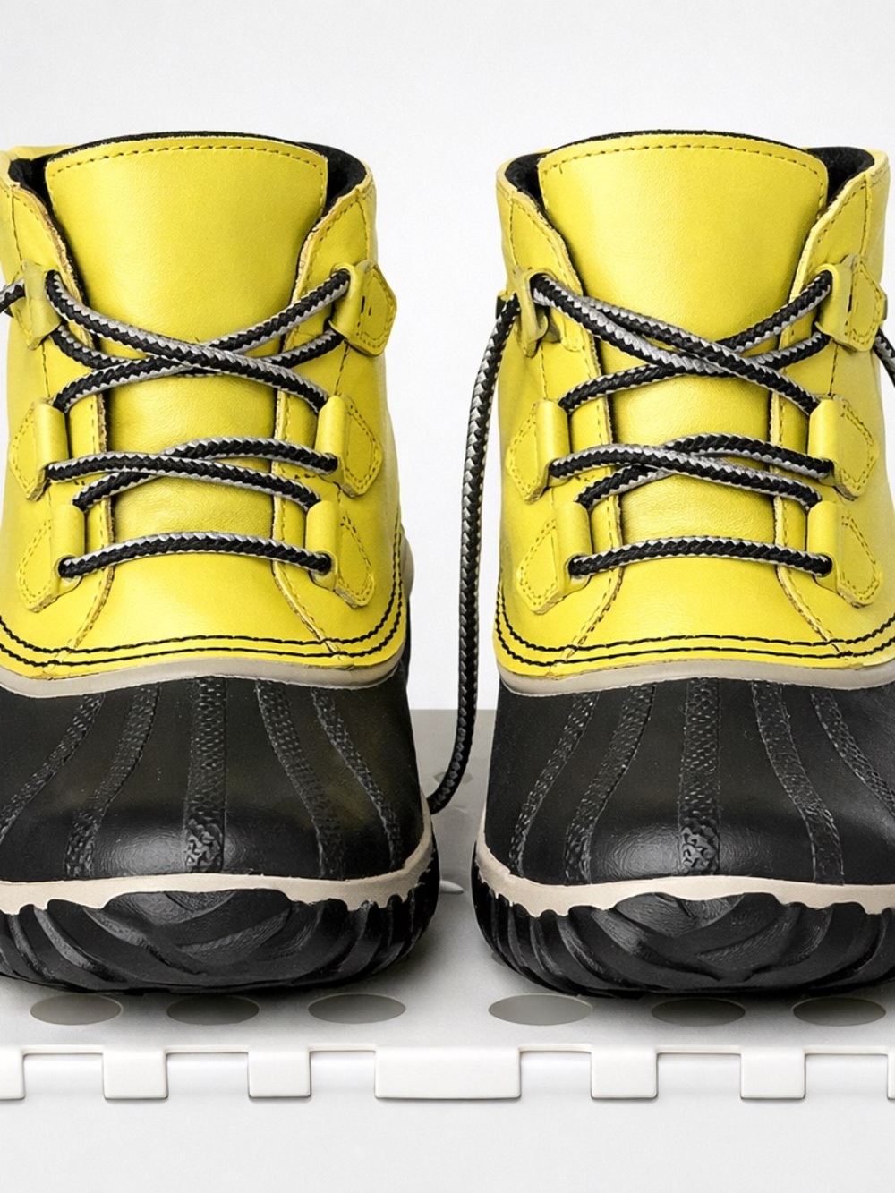 Sorel Waterproof Duck Boots Yellow Black Women’s 8.5 — Minor Lace Hole Wear
